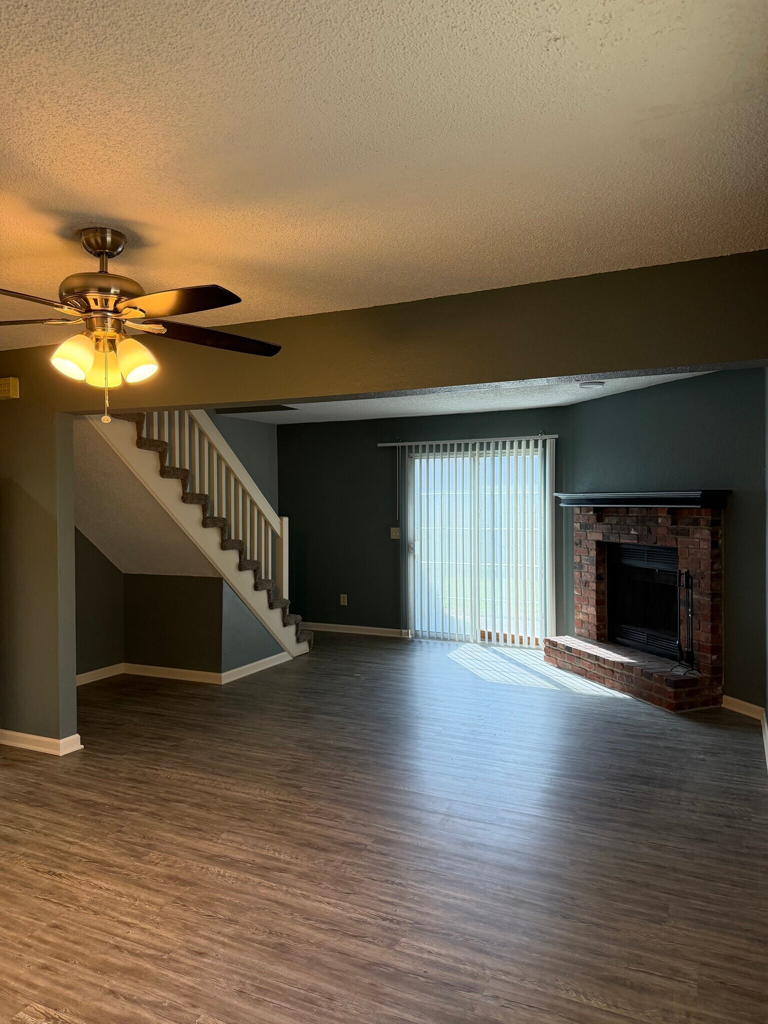 main floor living area - 1203 NW 6th Terrace
