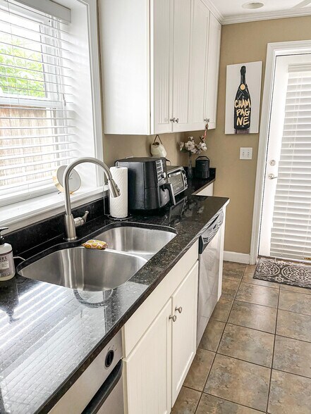 Building Photo - 3612 Walsh St