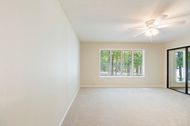 Building Photo - 3 Bedroom Contemporary Carolina Trace Home...