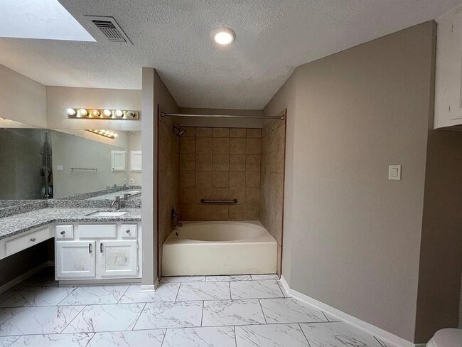 Building Photo - 13535 Gaby Virbo Dr