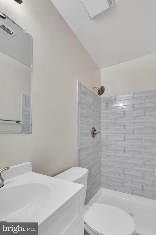 Building Photo - 8529 Lakinhurst Ln