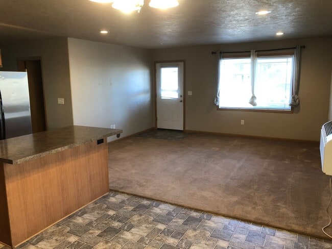 Building Photo - 415 3rd Ave NW