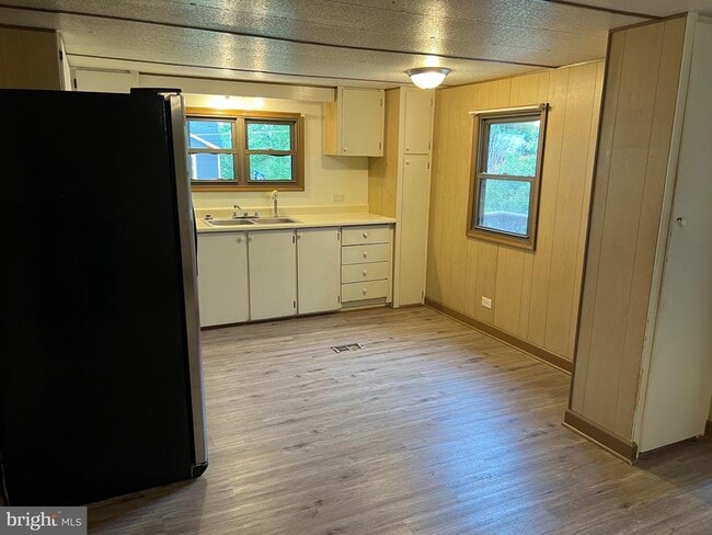 Building Photo - 107 Sawmill Ct