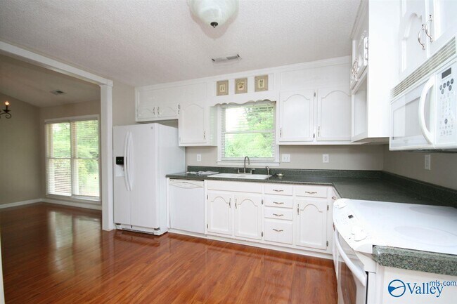 Building Photo - 132 Bibb Dr