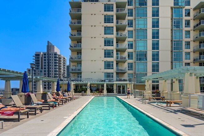 Building Photo - Super Spacious Cortez Hill 2-Bedroom at Discovery! Small Pet Ok!