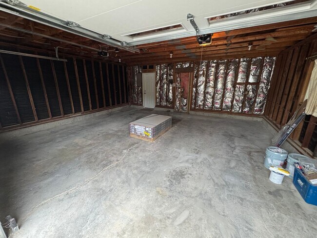 Building Photo - Beautifully Renovated 4-Bedroom Home in NW Corvallis