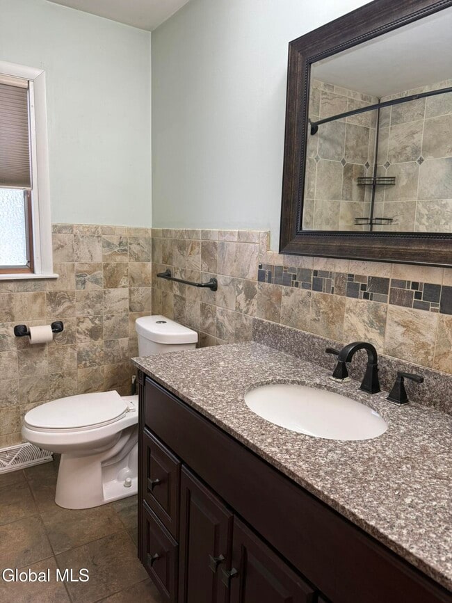 Building Photo - 10 Willey St