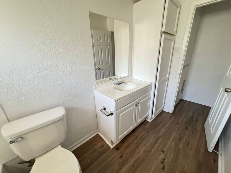 Building Photo - 715 N 20th St