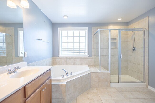 Building Photo - Lovely 3 BR/2.5 BA Townhome in Lanham!