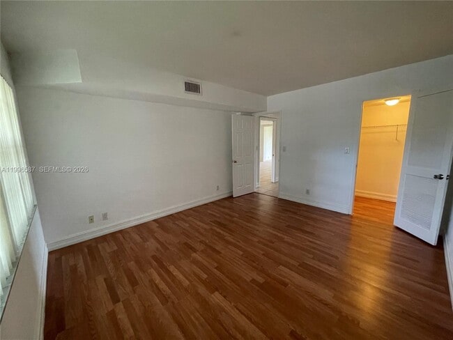 Building Photo - 4009 N Cypress Dr