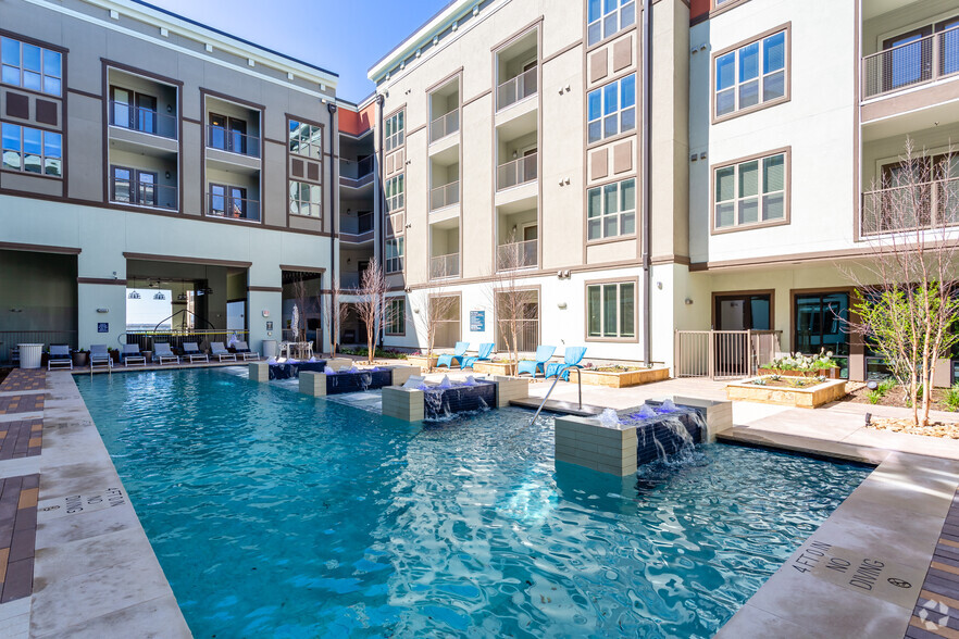 Swimming Pool - Rocklyn Apartments