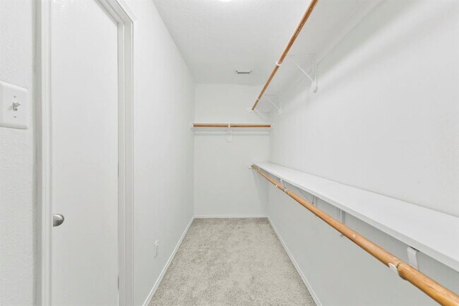 Building Photo - 1611 Hade Meadow Ln