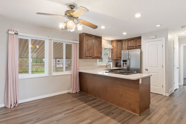 Building Photo - This charming, 4 bedroom 2 bath updated bungalow in the heart of Ogden for $2150 a month