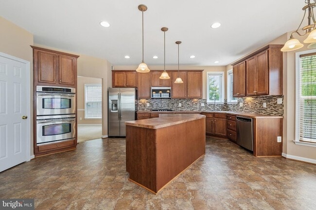 Building Photo - 9036 Woodpecker Ct
