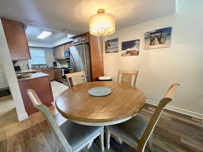 Building Photo - Furnished 2 Bed, 2 Bath Condo – Available Now!