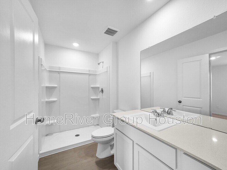 Building Photo - 16469 Blossom Grv Dr
