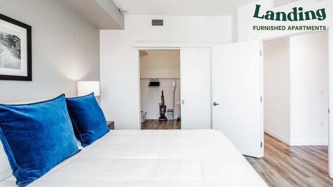 Building Photo - 1919 SE 10th Ave