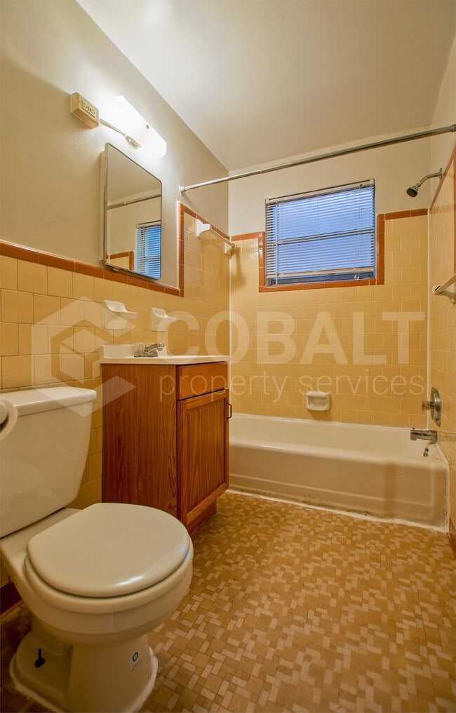 Building Photo - 896 Greenwood Ave NE