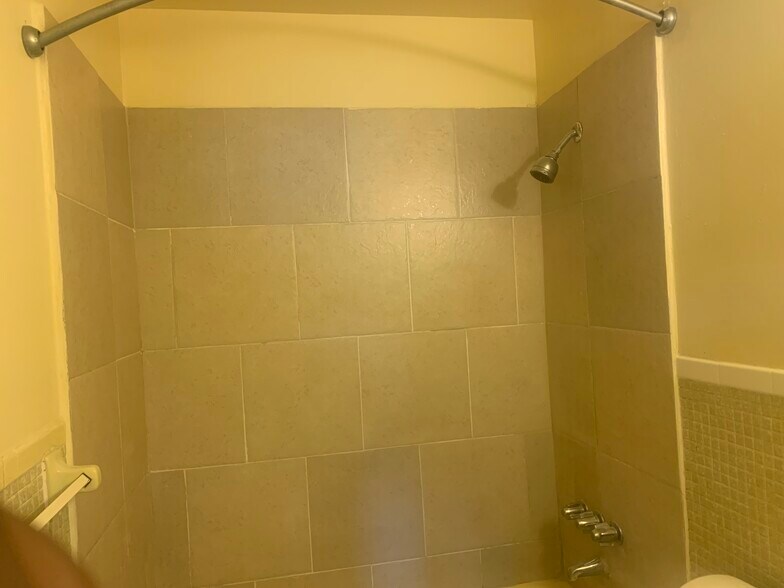 Bathroom - 3112 SW 12th Plz