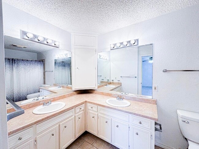 Building Photo - 412 Short Circuit