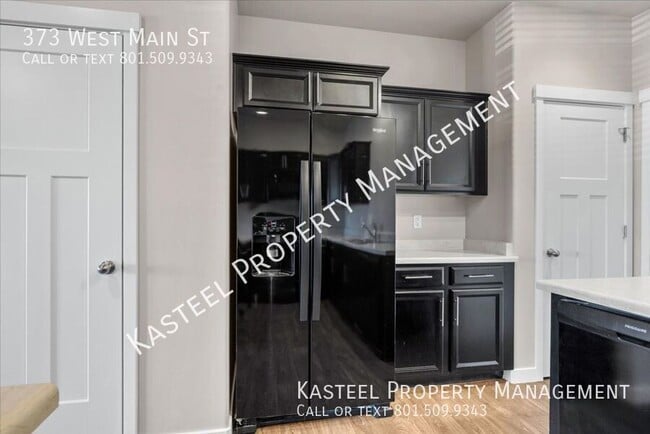 Building Photo - 373 W Main St