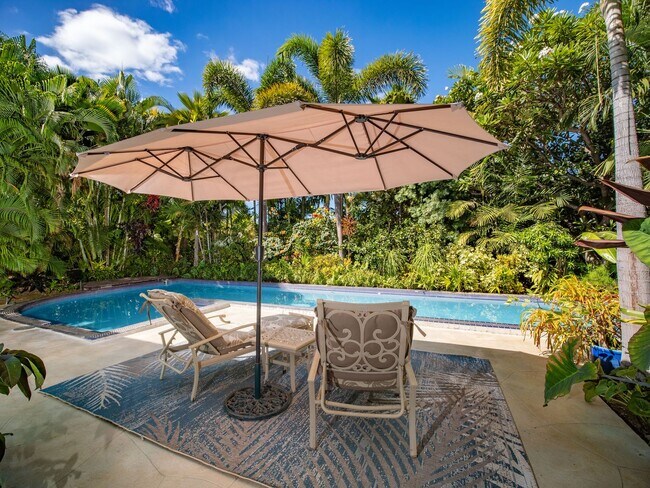 Building Photo - Beautiful Furnished, 2 Bed, 3 Bath, Gated ...