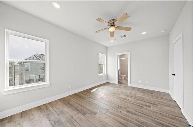 Building Photo - 232 W 28th St