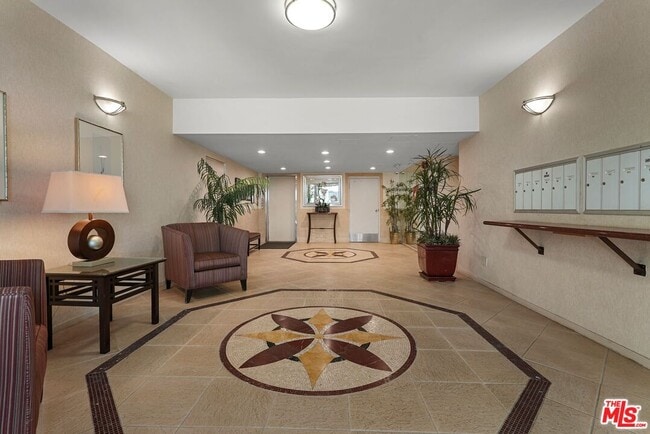 Building Photo - 10671 Holman Ave