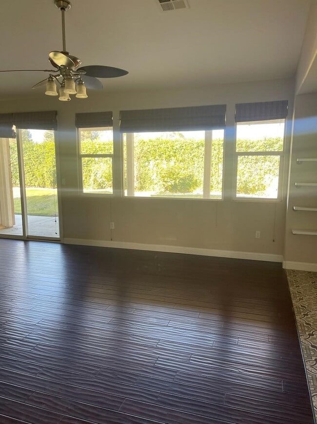 Building Photo - 11916 Grecian Laurel St