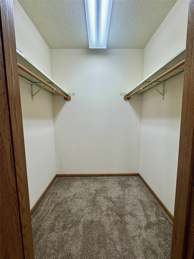 Building Photo - 4032 Canterbury Dr