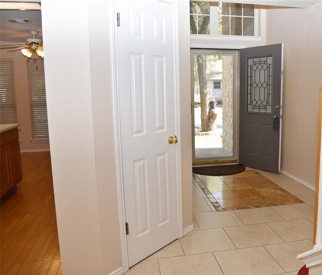 Building Photo - 4119 Columbine Dr