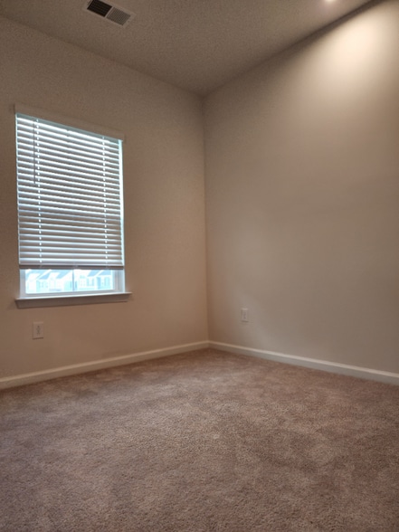 Building Photo - 4519 Valley Walk Dr