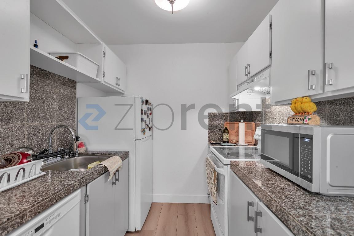 Building Photo - Unit 3