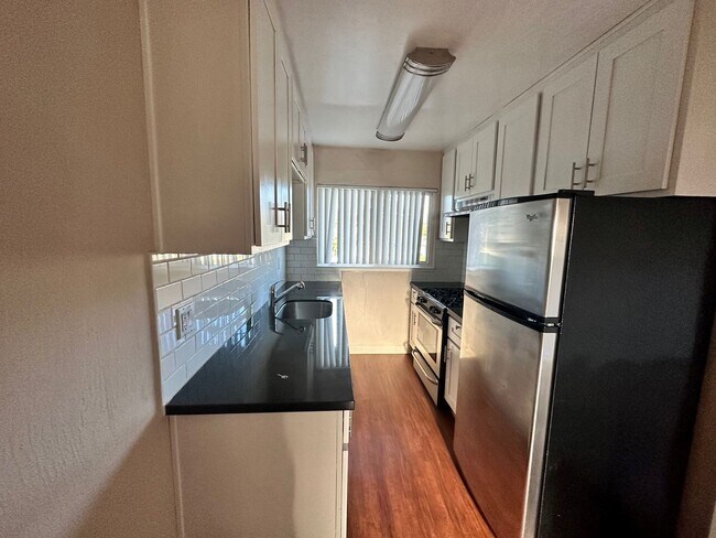 Interior Photo - 346 - 300 Dunster Dr