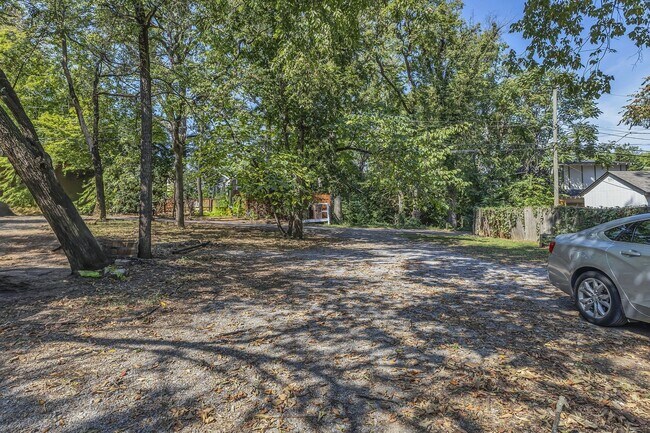 Building Photo - Amazing 2BE/2.5BA duplex in the heart of Belmont & Hillsboro Village!