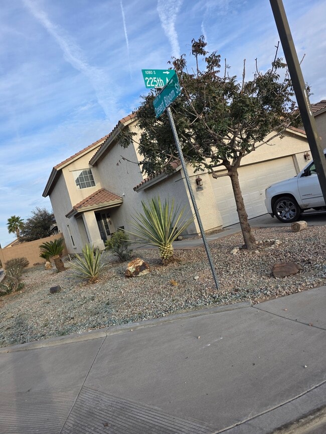 Building Photo - 1081 S 225th Ave