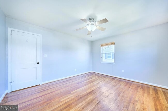 Building Photo - 2319 Riverview Terrace