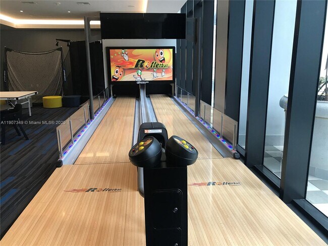 Building Photo - 1010 Brickell Ave