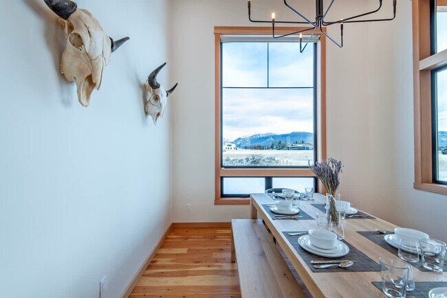 Building Photo - 3402 Alta Vista Dr