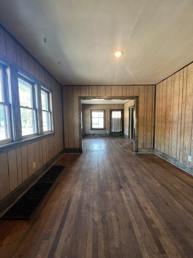 Building Photo - 2120 W Genesee Ave