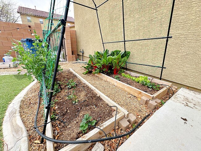 Building Photo - Stylish 3 Bedroom in Providence with Larger Yard on Corner Lot