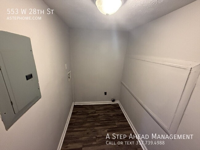 Building Photo - 553 W 28th St