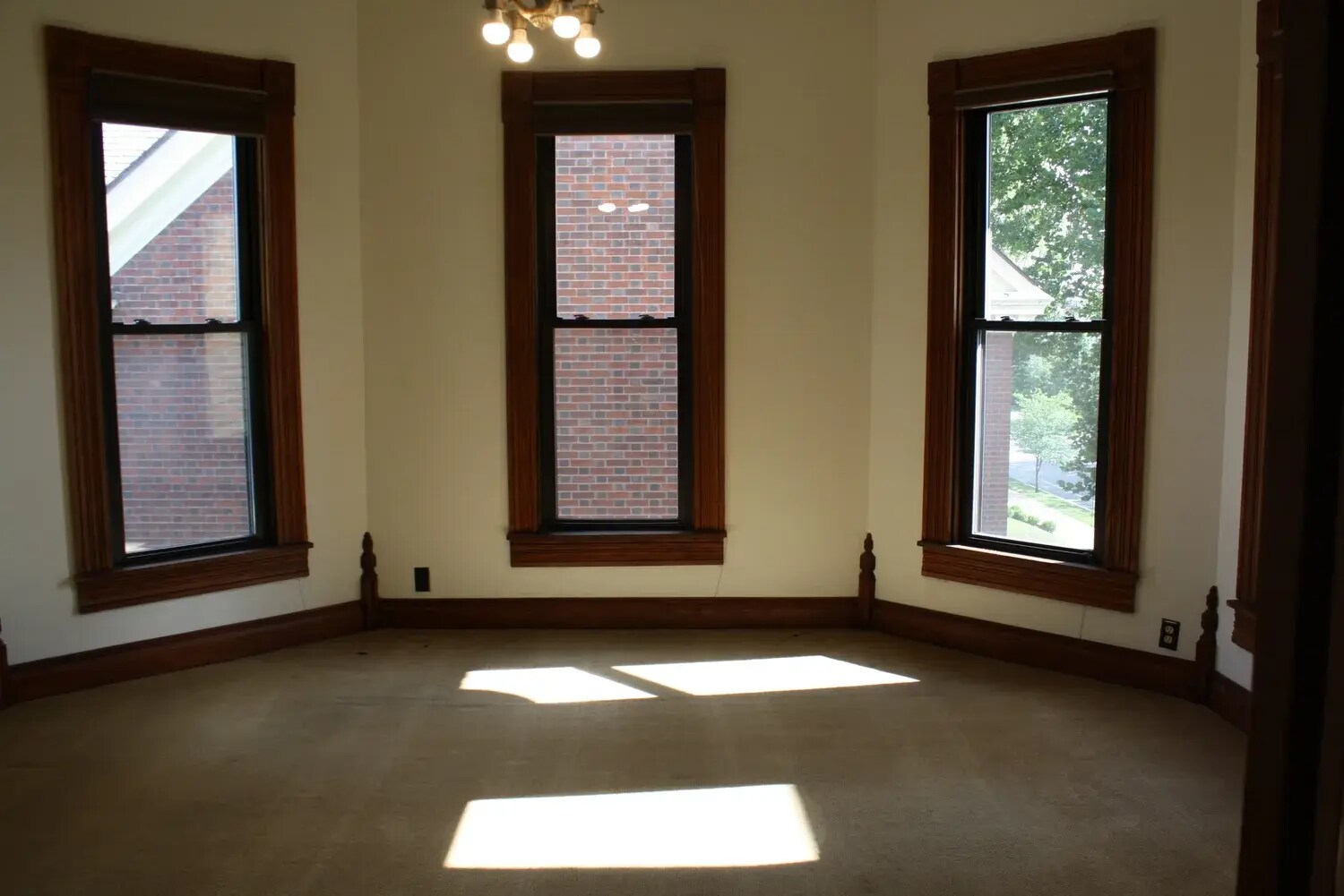 Building Photo - 532 S Walnut St