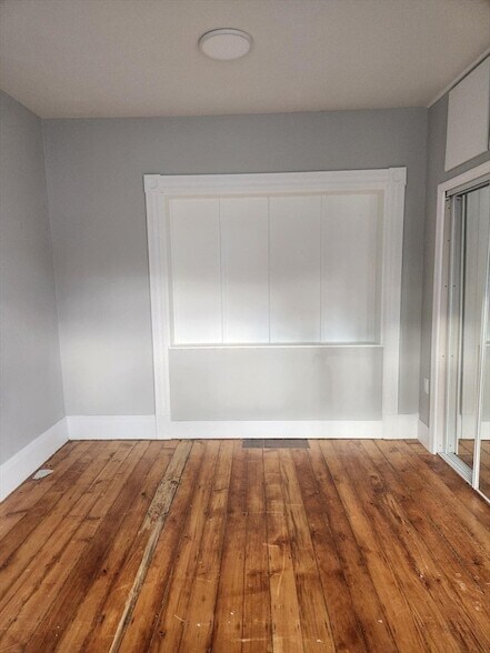 Building Photo - 106 Mill St