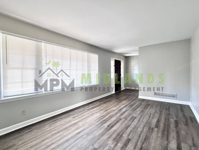 Building Photo - 300 Lydgate Dr