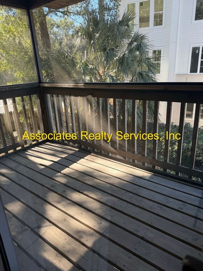 Building Photo - Spacious END UNIT 2 Primary Suite Condo w/ Screened Lanai, Screened Balcony, and FULLY FENCED BAC...