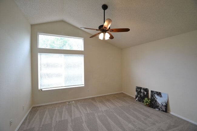 Building Photo - 815 Riverview Ln