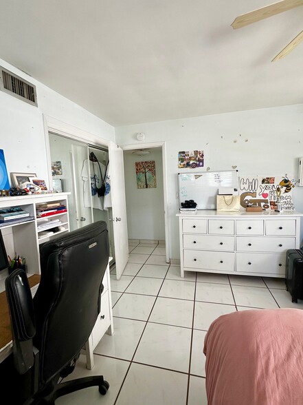 Building Photo - 300 Galen Dr