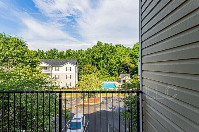 Building Photo - 531 McKenna Cir