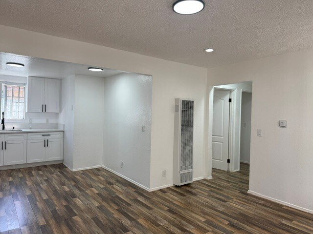 Building Photo - 448 W 87th St